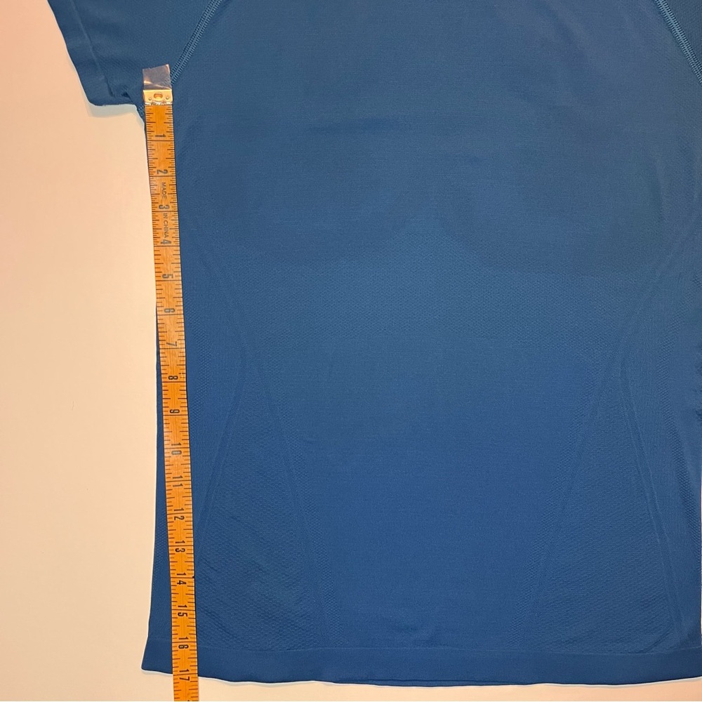 Women’s Athleta Momentum Seamless Tee Mesh Panels Stretch Breathable Sz. S - Picture 12 of 13
